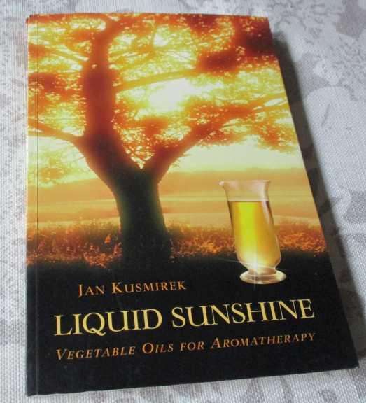 LIQUID GOLD - VEGETABLE OILS FOR AROMATHERAPY - JAN KUSMIREK