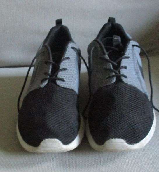 2 PAIRS OF NIKE ORIGINAL SNEAKERS \ TAKKIE - SIZE 12 OR 46 ---ONE BID TAKES BOTH PAIRS