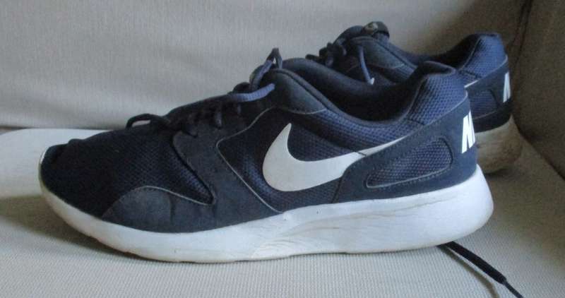 2 PAIRS OF NIKE ORIGINAL SNEAKERS \ TAKKIE - SIZE 12 OR 46 ---ONE BID TAKES BOTH PAIRS