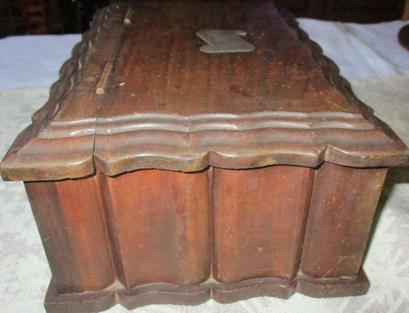 VINTAGE IMBUIA  SEWING BOX\CHEST 26,5 CM X 18'5 X 12CM