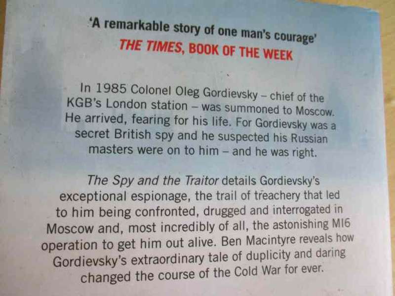 THE SPY AND THE TRAITOR - THE GREATEST ESPIONAGE STORY OF THE COLD WAR - BAN MACINTYRE