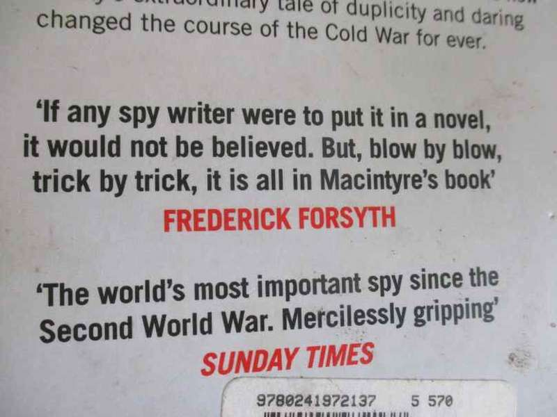 THE SPY AND THE TRAITOR - THE GREATEST ESPIONAGE STORY OF THE COLD WAR - BAN MACINTYRE