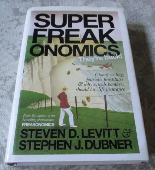 SUPER FREAKONOMICS - STEVEN D LEVITT & STEPHEN J DUBNER ( HARDCOVER )