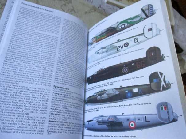 AMERICAN AIRCRAFT OF WORLD WAR II -THE HAMLYN CONCISE GIDE TO - BY DAVID MONDEY