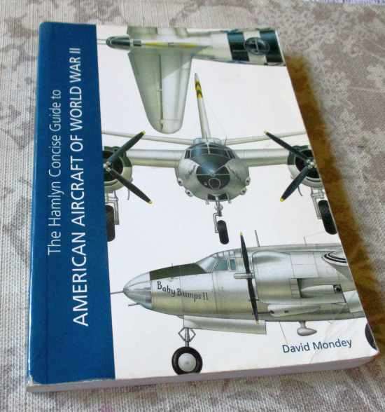 AMERICAN AIRCRAFT OF WORLD WAR II -THE HAMLYN CONCISE GIDE TO - BY DAVID MONDEY