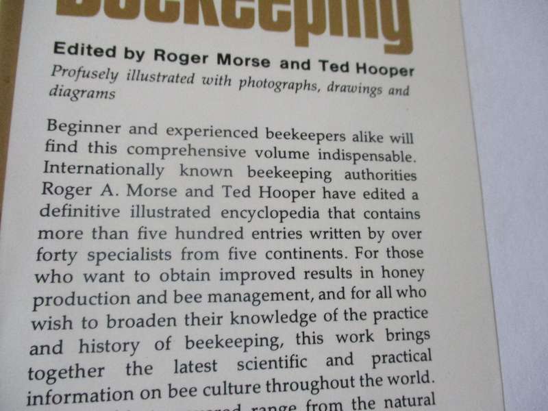 THE ILLUSTRATED ENCYCLOPEDIA OF BEEKEEPING - ROGER MORSE AND TED HOOPER