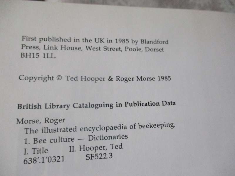 THE ILLUSTRATED ENCYCLOPEDIA OF BEEKEEPING - ROGER MORSE AND TED HOOPER