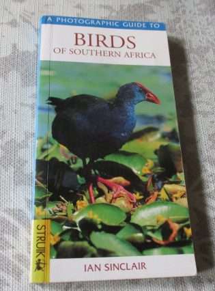 A PHOTOGRAPHIC GUIDE TO BIRDS OF SOUTHERN AFRICA - IAN SINCLAIR