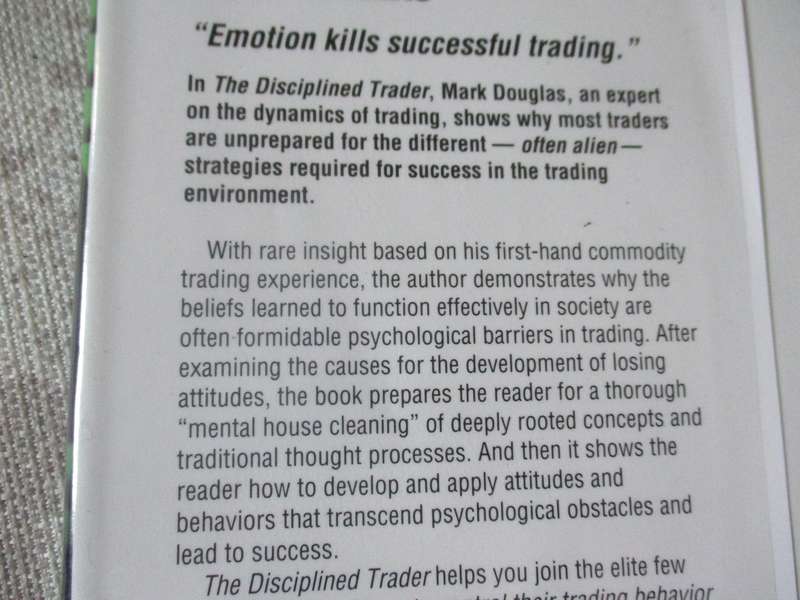 THE DISCIPLINED TRADER : DEVELOPING WINNING ATTITUDES - MARK DOUGLAS