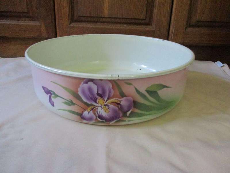 LARGE SOLID \HEAVY VINTAGE ENAMEL VANITY WASH BASIN