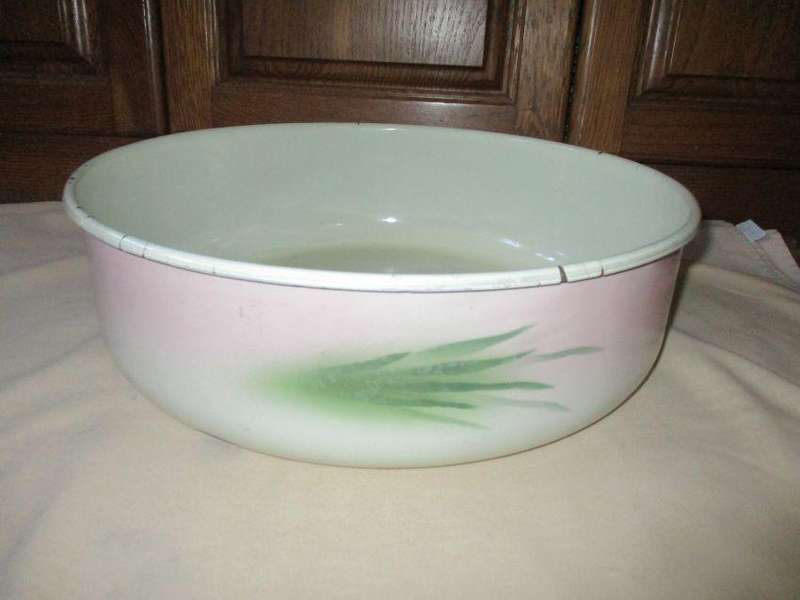 LARGE SOLID \HEAVY VINTAGE ENAMEL VANITY WASH BASIN