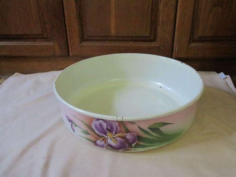 LARGE SOLID \HEAVY VINTAGE ENAMEL VANITY WASH BASIN