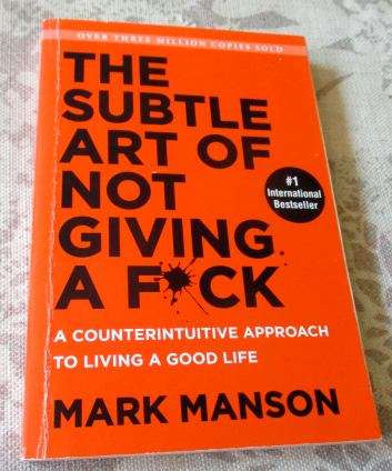 THE SUBTLE ART OF NOT GIVING A F*CK - A COUNTERINTUITIVE APPROACH TO LIVING A GOOD LIFE, MAK MANSON