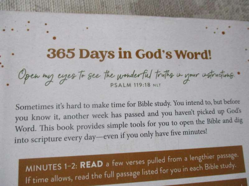 THE DAILY 5-MINUTE BIBLE STUDY FOR WOMEN - 365 FOCUSED, ENCOURAGING READINGS
