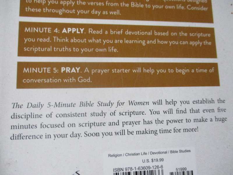 THE DAILY 5-MINUTE BIBLE STUDY FOR WOMEN - 365 FOCUSED, ENCOURAGING READINGS