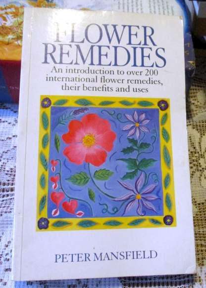 FLOWER REMEDIES - AN INTRODUCTION TO OVER 200 INTERNATIONAL FLOWER REMEDIES,  .. - PETER MANSFIELD