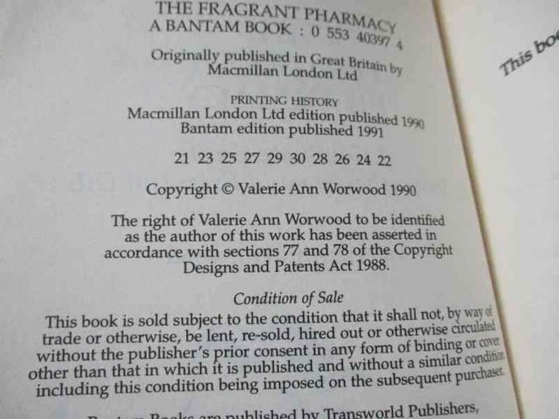 THE FRAGRANT PHARMACY - A COMPLETE GUIDE TO AROMATHERAPY & ESSENTIAL OILS - VALERIE ANN WORWOOD