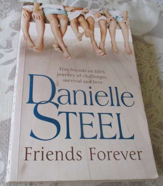 FRIENDS FOREVER - DANIELLE STEEL