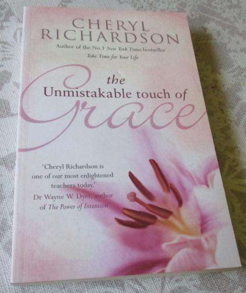 THE UNSMISTAKABLE TOUCH OF GRACE - CHERYL RICHARDSON