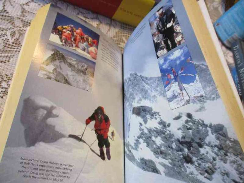 INTO THIN AIR - A PERSONAL ACCOUNT OF THE EVEREST DISASTER - JON KRAKAUER