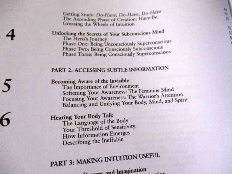 THE INTUITIVE WAY - A GUIDE TO LIVING FROM INNER WISDOM - PENNEY PEIRCE