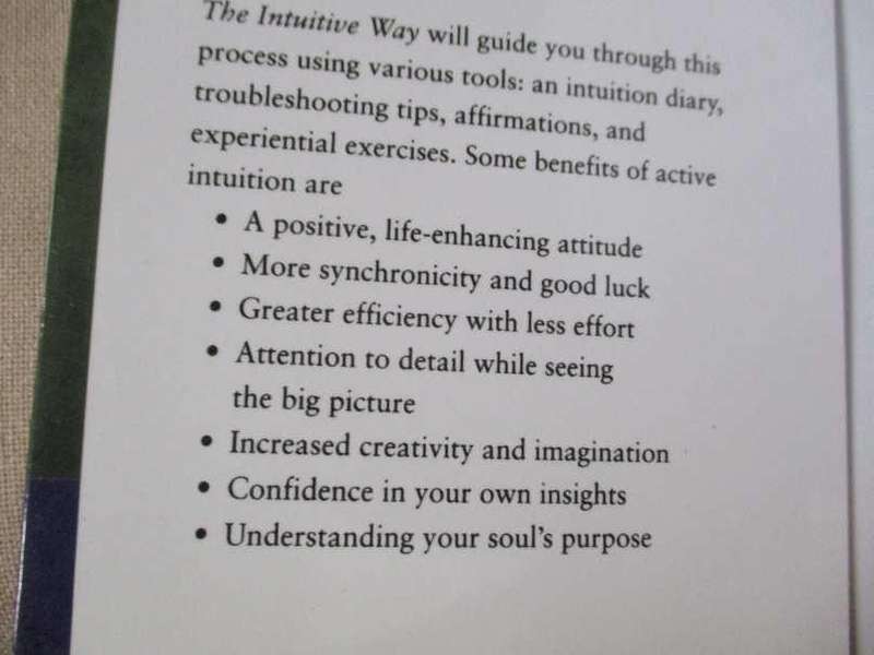 THE INTUITIVE WAY - A GUIDE TO LIVING FROM INNER WISDOM - PENNEY PEIRCE