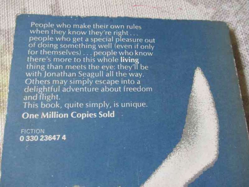 JONATHAN LIVINGSTONE SEAGULL - A STORY - RICHARD BACH