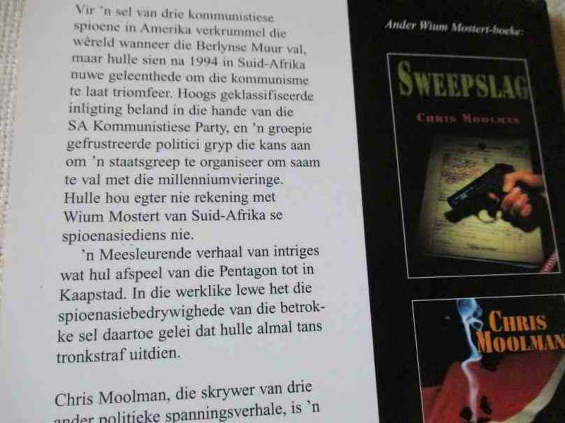 KOMPLOT - N' SPANNINGSROMAN - CHRIS MOOLMAN