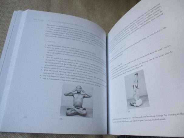 LIGHT ON YOGA - THE CLASSIC GUIDE TO YOGA FROM THE WORLD'S FOREMOST AUTHORITY - B.K.S. LYENGAR