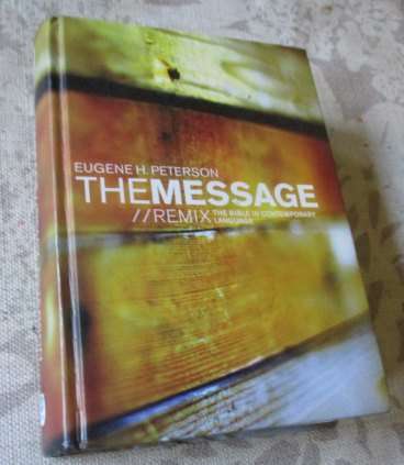 THE MESSAGE - THE NEW TESTAMENT IN CONTIMPORARY LANGUAGE - EUGENE H PETERSON