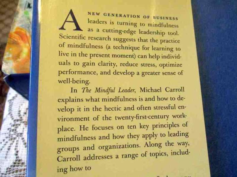 THE MINDFUL LEADER - TEN PRINCIPLES FOR BRINGING OUT THE BEST IN OURSELVES AND OTHERS - MICHAEL C..