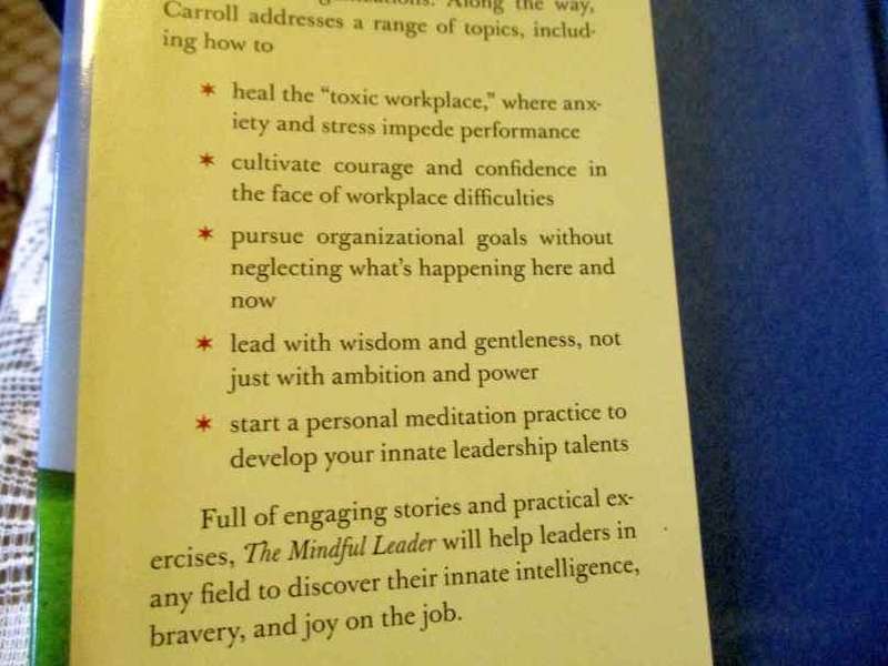 THE MINDFUL LEADER - TEN PRINCIPLES FOR BRINGING OUT THE BEST IN OURSELVES AND OTHERS - MICHAEL C..