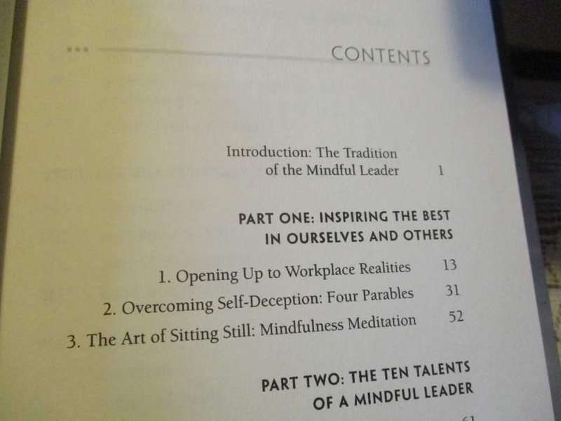 THE MINDFUL LEADER - TEN PRINCIPLES FOR BRINGING OUT THE BEST IN OURSELVES AND OTHERS - MICHAEL C..