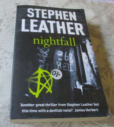 NIGHTFALL - STEPHEN LEATHER