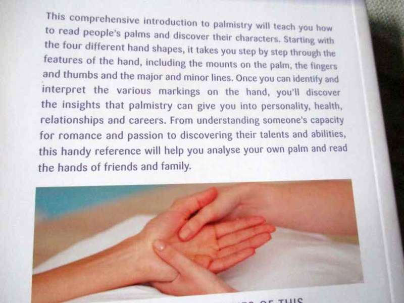THE PALMISTRY BIBLE - THE DEFINITIVE GUIDE TO HAND READING - JANE STRUTHERS
