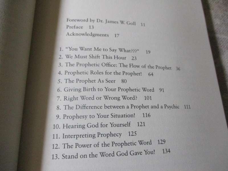 RELEASING THE POWER OF THE PROPHETIC - A PRACTICAL GUIDE TO DEVELOPING A LISTENING EAR AND DISCERN..