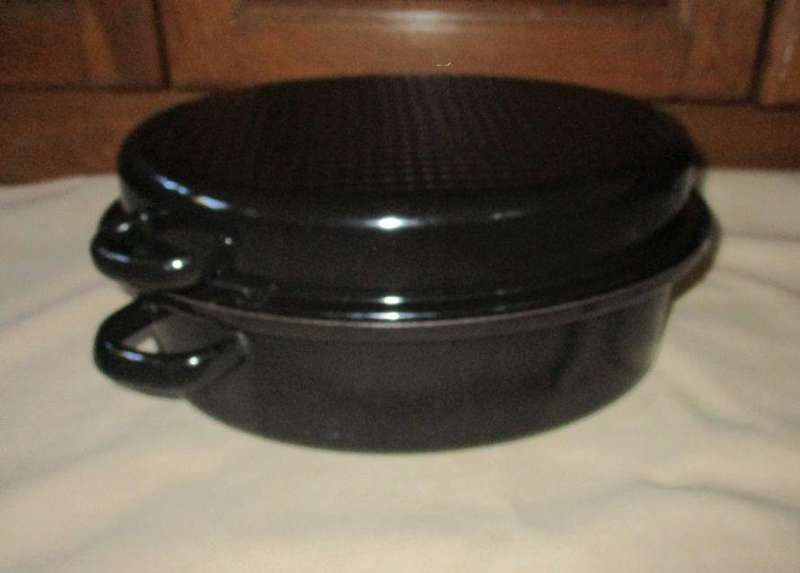 HEAVY SOLID CAST IRON AND ENAMEL  ROASTING LIDDED DISH