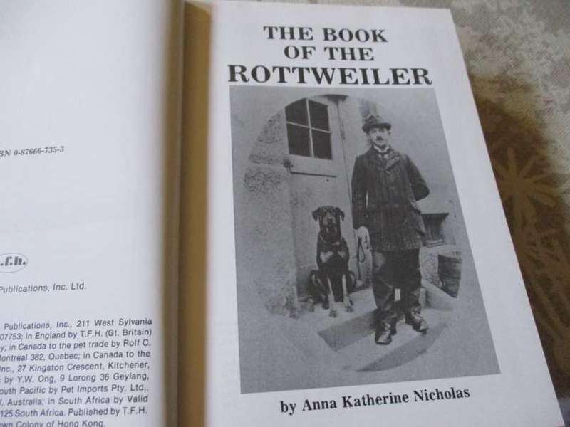 THE BOOK OF THE ROTTWEILER - ANNA KATHERINE NICHOLAS