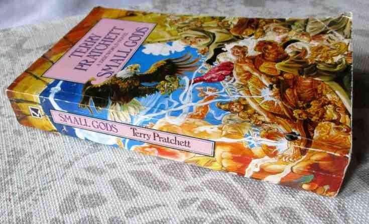 SMALL GODS -  TERRY PRATCHETT - DISCWORLD NOVEL