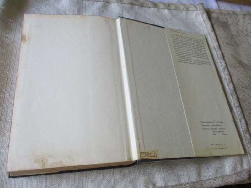 THE SILMARILLION - J.R.R. TOLKIEN ( FIRST EDITION HARDCOVER 1977 )