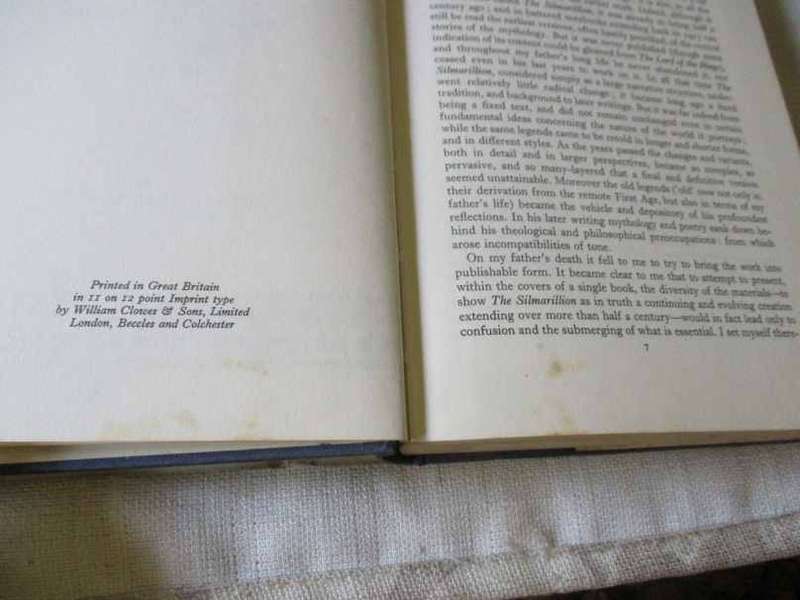 THE SILMARILLION - J.R.R. TOLKIEN ( FIRST EDITION HARDCOVER 1977 )