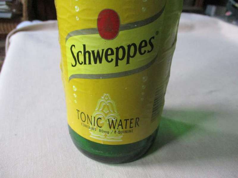 S.A. SCHWEPPES INDIAN TONIC WATER 1 LITRE GLASS BOTTLE