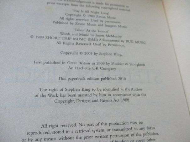 UNDER THE DOME - STEPHEN KING