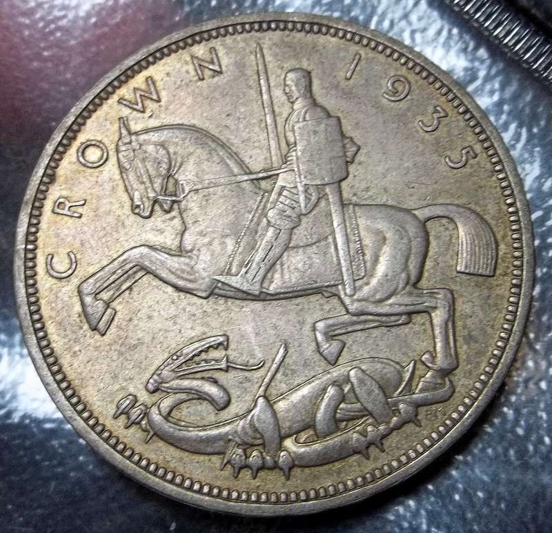 UK Crown 1935 - aUNC condition