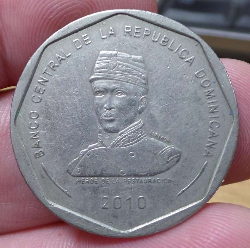 *R1 Auction* Dominican 25 Pesos 2010