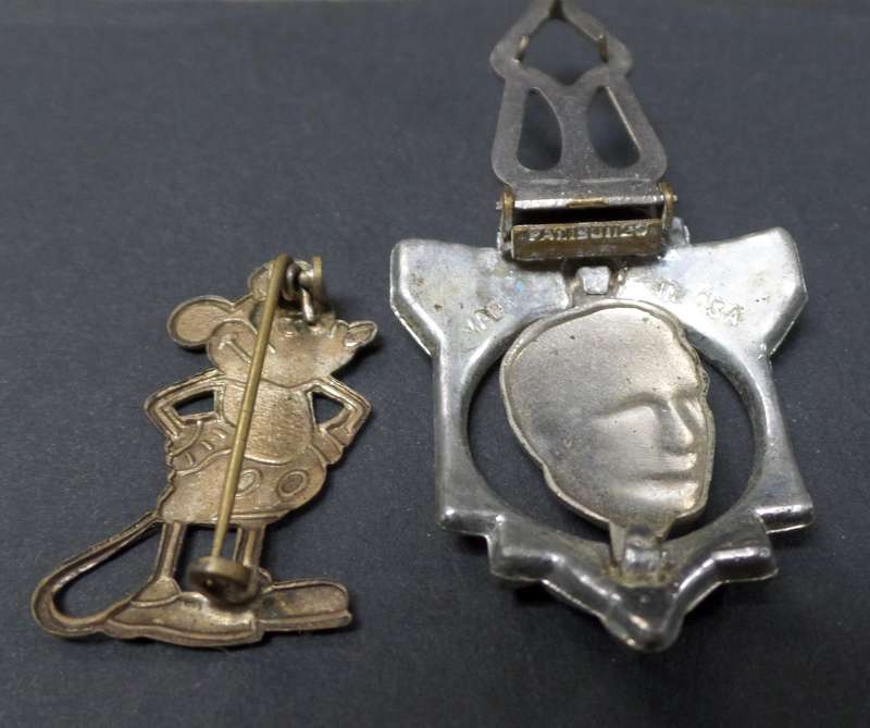 *R1 Auction* Americana - Vintage Mickey Mouse & Elvis badges