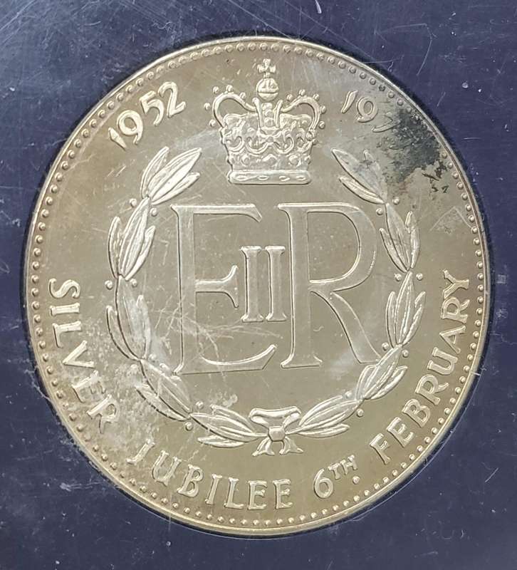 **R1 Auction** UK 1977 silver Jubilee if QEII medallion