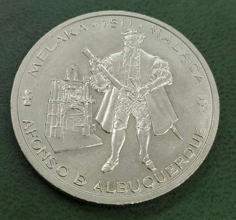 **R1 Auction** Portugal 200 Escudos 1995-UNC condition