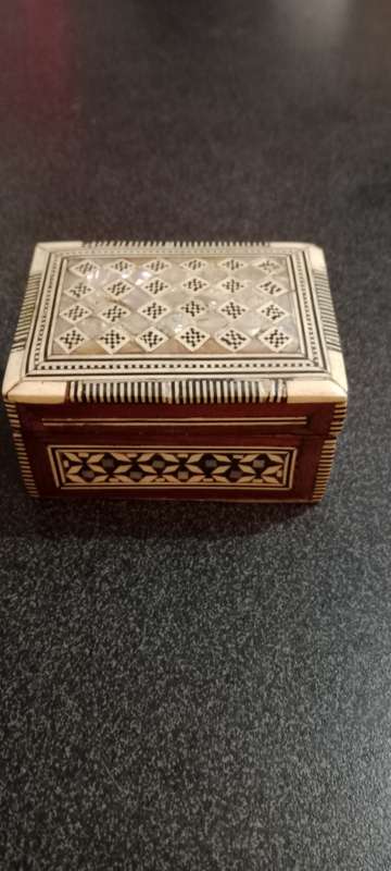 Vintage Egyptian Handmade Mosaic Inlaid Mother Of Pearl Jewelry Trinket Box