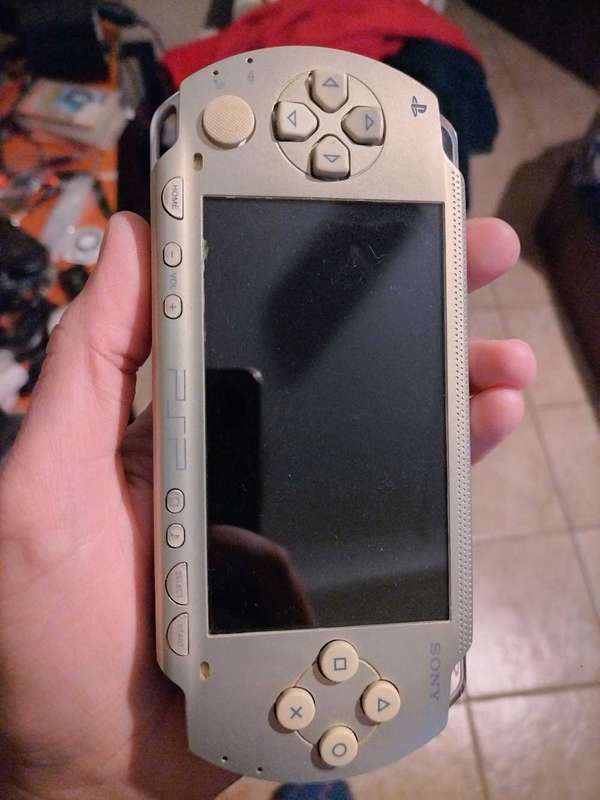 Champagne PSP 1000 console